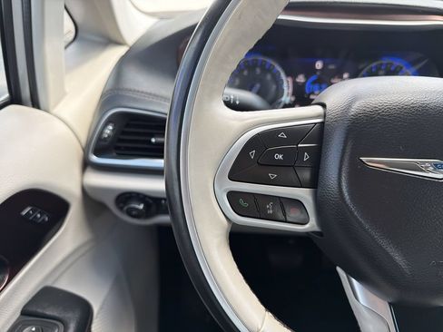 Used 2017 Chrysler Pacifica Limited w/ UConnect Theater Package FWD image 30