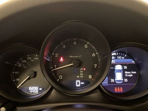 Used 2023 Porsche Macan Turbo image 9