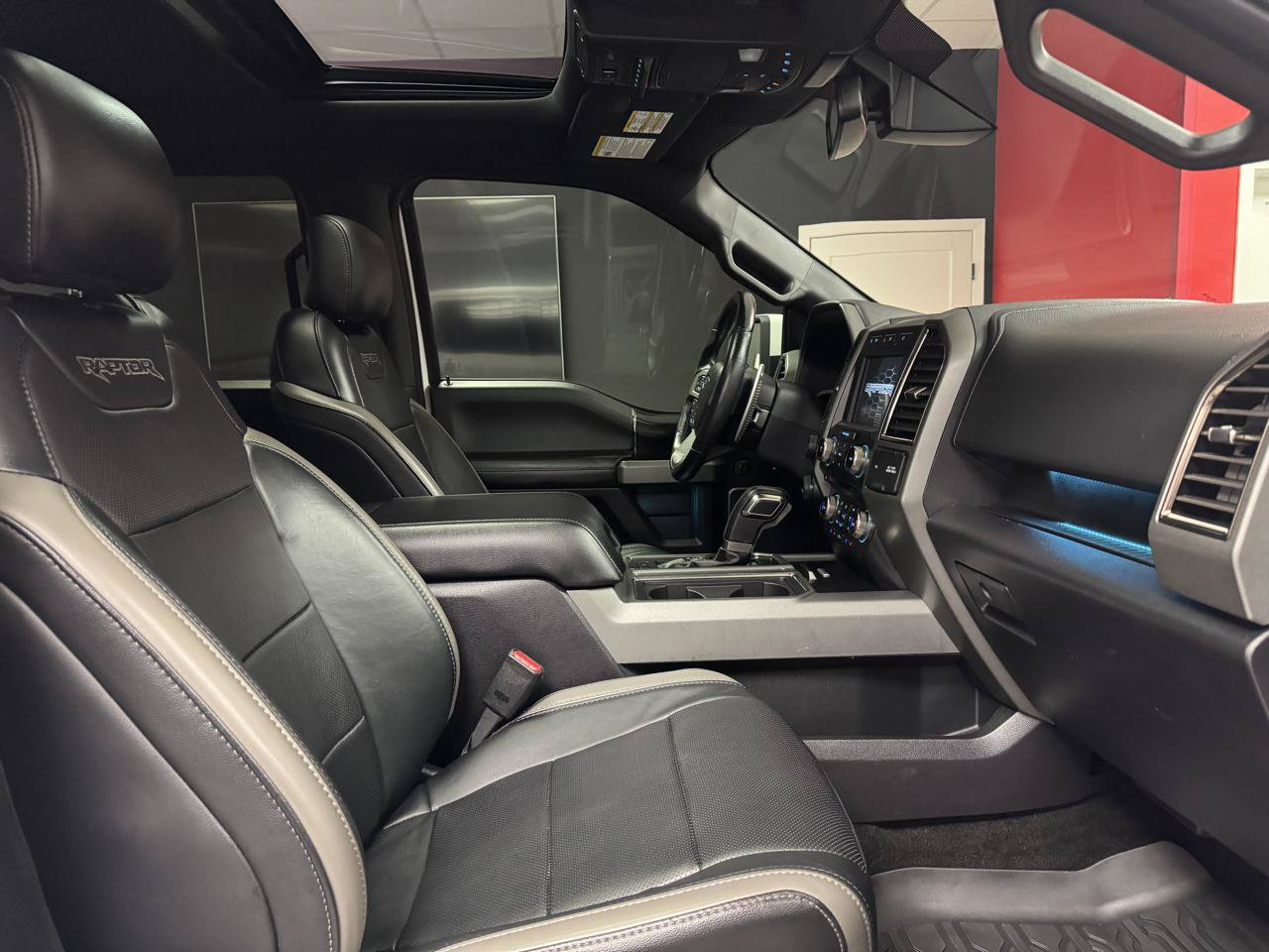 Used 2017 Ford F150 Raptor w/ Equipment Group 802A Luxury AWD/4WD image 37