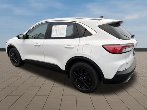 Used 2022 Ford Escape SE image 4