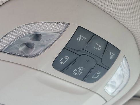 Used 2017 Chrysler Pacifica Touring-L w/ Tire & Wheel Group image 22