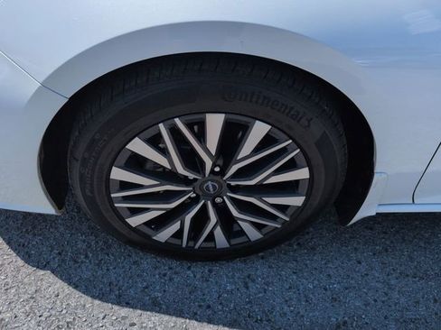 Used 2023 Nissan Altima 2.5 SV w/ SV Premium Package FWD image 10