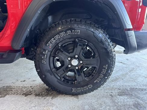 Used 2022 Jeep Wrangler Sport S image 32