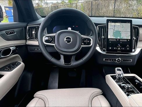 New 2026 Volvo XC90 T8 Ultra w/ Protection Package Premier AWD/4WD image 23