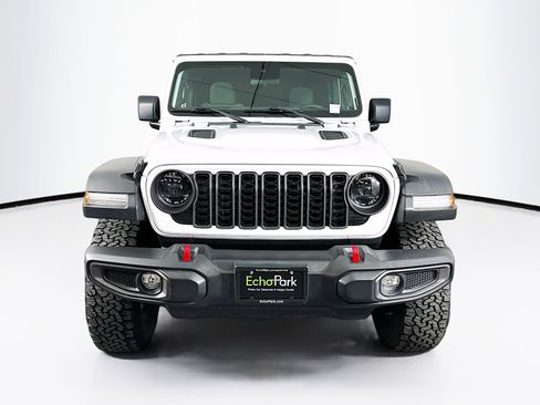 Used 2024 Jeep Wrangler Unlimited Rubicon image 2