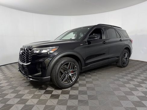 Used 2025 Ford Explorer ST-Line w/ ST-Line Street Pack image 3