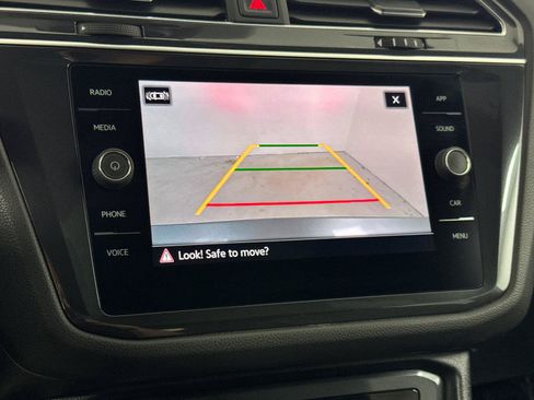 Used 2022 Volkswagen Tiguan SE R-Line FWD image 19