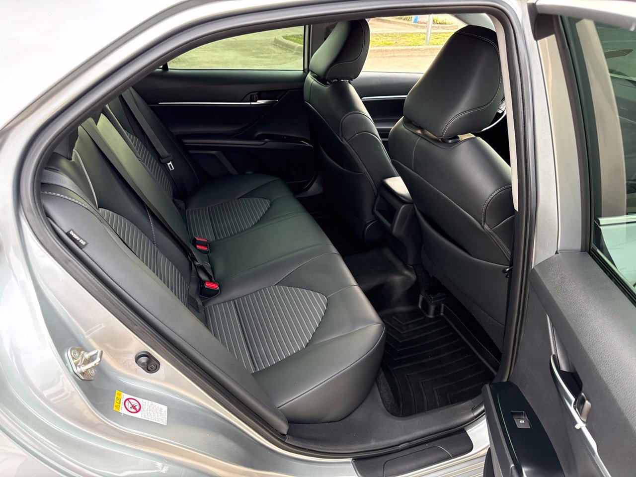Used 2019 Toyota Camry SE FWD image 12