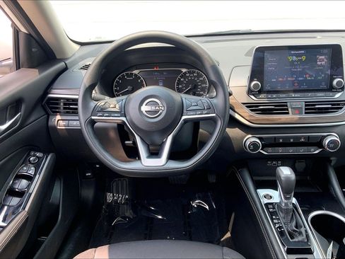 Used 2023 Nissan Altima 2.5 SV AWD/4WD image 6