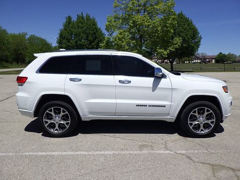 Used 2019 Jeep Grand Cherokee Overland AWD/4WD image 6