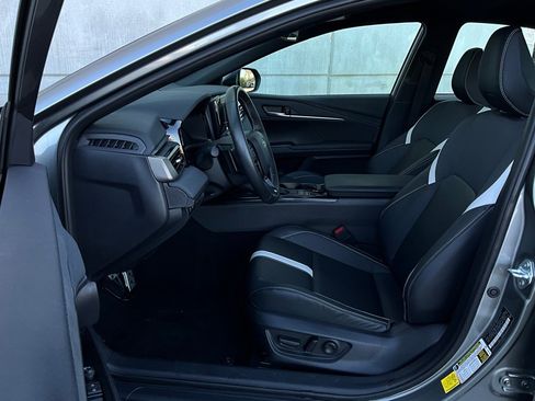 Used 2025 Toyota Camry SE image 10