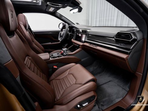 Used 2025 Lamborghini Urus SE image 44