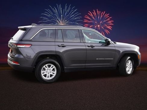 Certified 2024 Jeep Grand Cherokee Laredo w/ Luxury Tech Group I AWD/4WD image 4