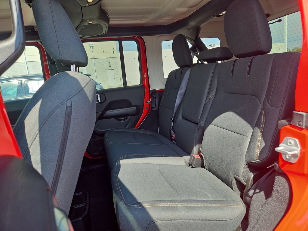 Used 2025 Jeep Wrangler Unlimited Sahara w/ Safety Group AWD/4WD image 12