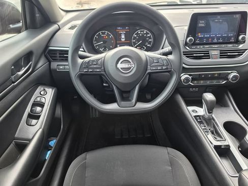 Certified 2025 Nissan Altima 2.5 S FWD image 12