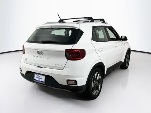 Used 2023 Hyundai Venue SEL FWD image 5