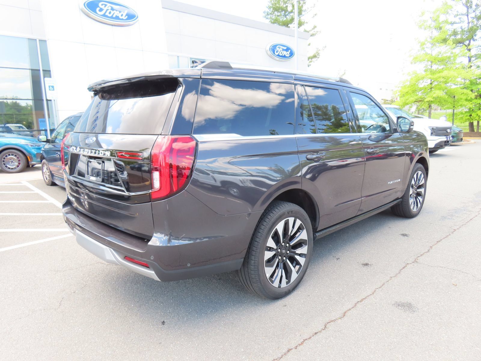 Certified 2025 Ford Expedition Platinum w/ Driver's Package AWD/4WD image 5