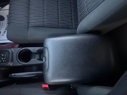 Used 2012 Jeep Wrangler Sahara image 25