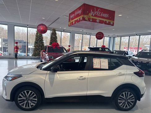 Used 2023 Nissan Kicks SV image 8