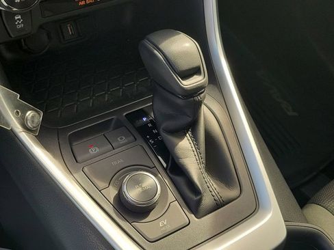 Used 2022 Toyota RAV4 LE image 25