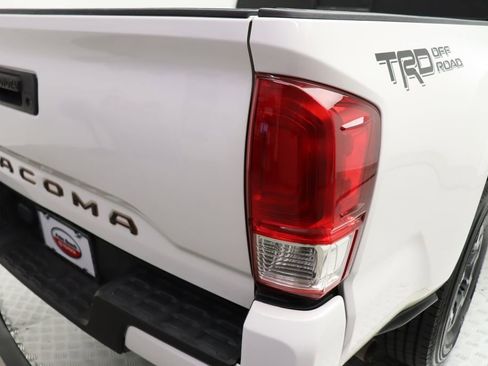 Certified 2018 Toyota Tacoma SR image 9