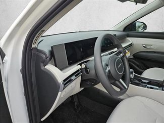 Used 2025 Hyundai Tucson SE video 3
