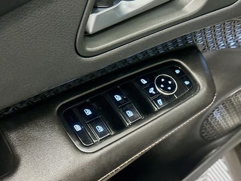 Used 2023 Nissan Ariya AWD image 15