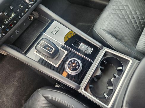 Used 2025 Mitsubishi Outlander SEL AWD/4WD image 16