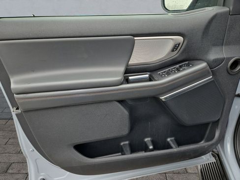 Certified 2025 Ford Expedition Active image 10