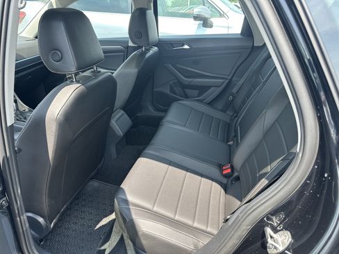 Used 2023 Volkswagen Jetta SE FWD image 28