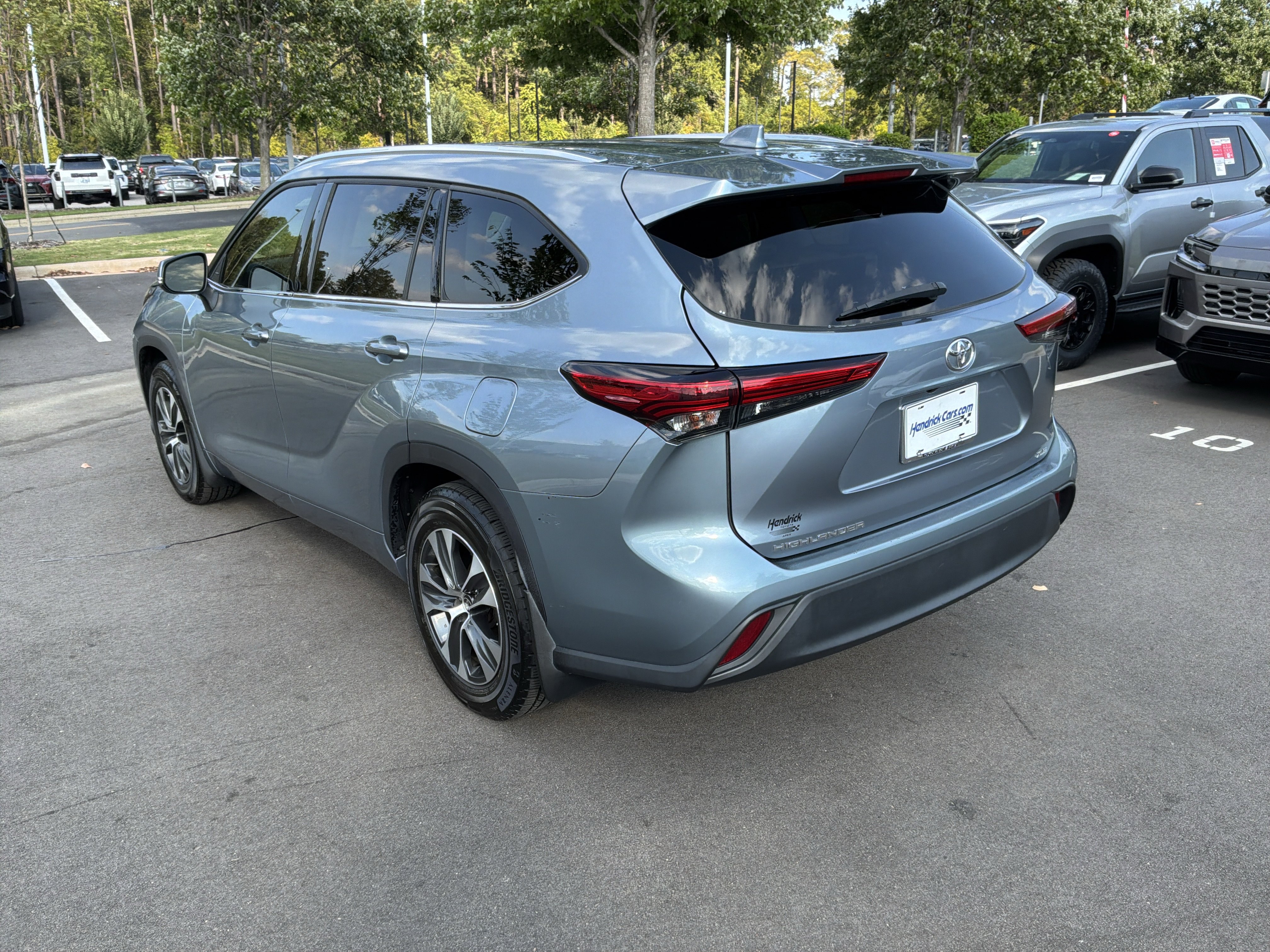Used 2021 Toyota Highlander XLE FWD image 8