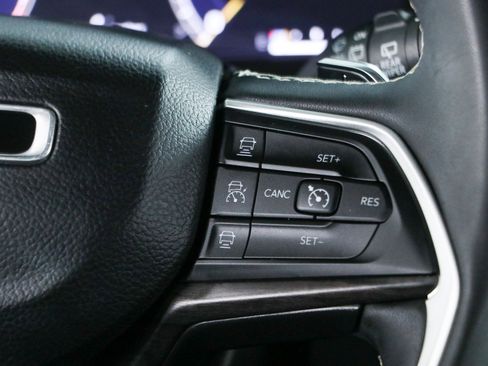 Used 2023 Jeep Grand Cherokee Limited w/ Luxury Tech Group II AWD/4WD image 14
