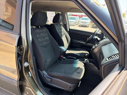 Used 2013 Kia Soul + w/ Audio Pkg FWD image 21