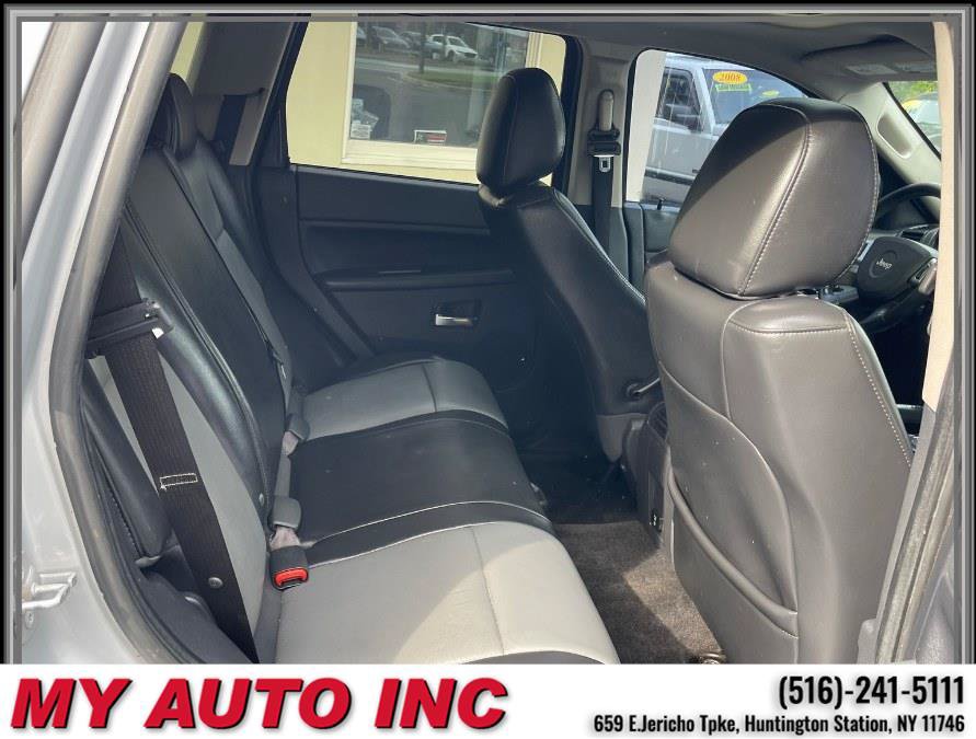 Used 2010 Jeep Grand Cherokee Laredo AWD/4WD image 26