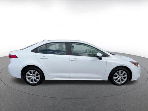 Used 2025 Toyota Corolla LE image 16