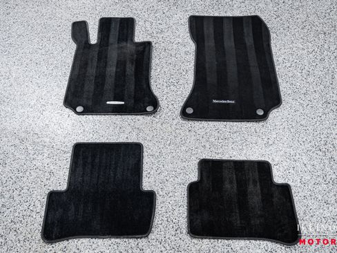 Used 2011 Mercedes-Benz E 550 4MATIC Sedan image 32