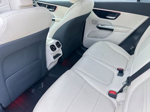 Used 2023 Mercedes-Benz GLC 300 image 29