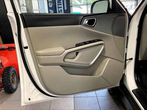 Used 2025 Kia Soul S FWD image 9