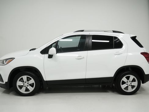 Used 2021 Chevrolet Trax LT w/ LT Convenience Package image 7