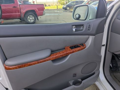 Used 2007 Toyota Sienna XLE image 16