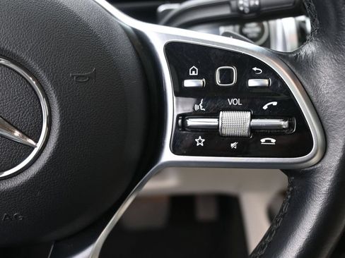 Used 2023 Mercedes-Benz GLB 250 w/ Premium Package image 2
