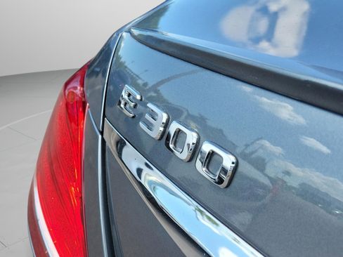Used 2017 Mercedes-Benz E 300 4MATIC image 31