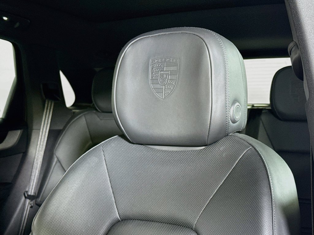Certified 2025 Porsche Cayenne AWD/4WD image 25