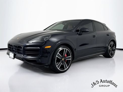 Used 2022 Porsche Cayenne GTS AWD/4WD image 3