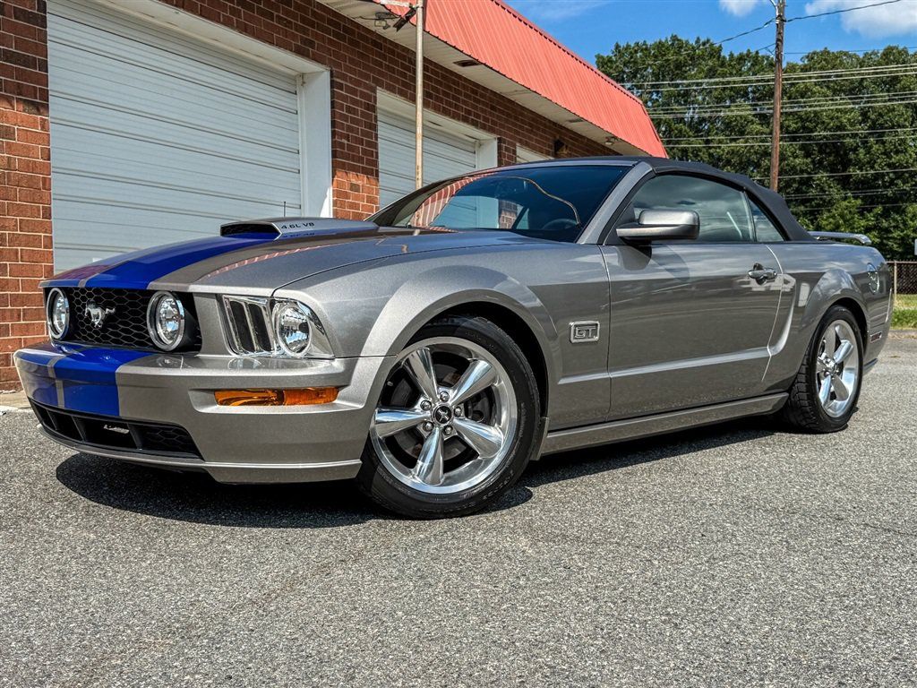 Used 2008 Ford Mustang GT RWD image 2