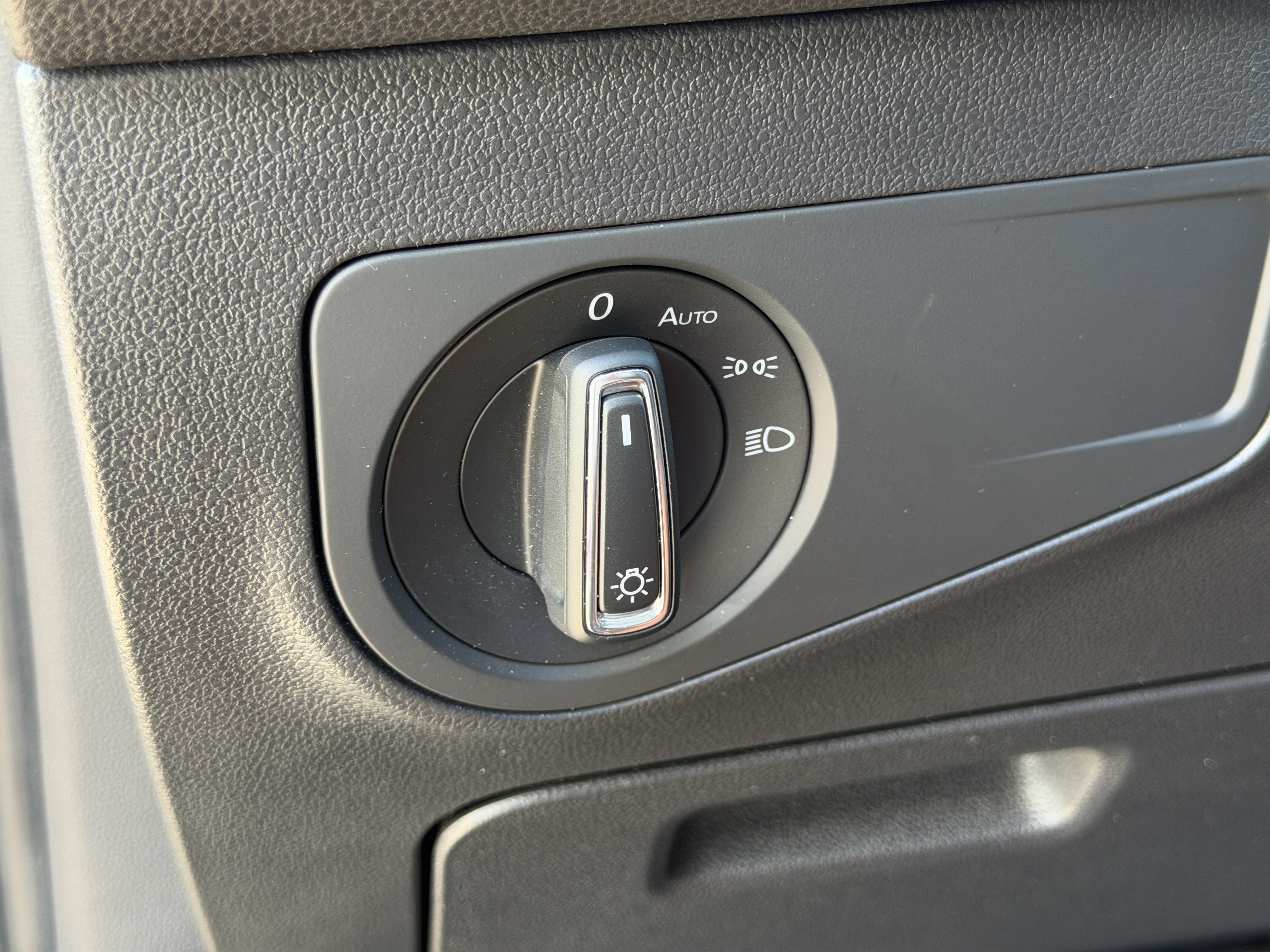 Certified 2022 Volkswagen Tiguan SE FWD image 29