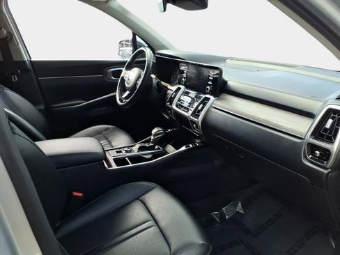 Used 2021 Kia Sorento EX w/ Panoramic Sunroof Package image 11