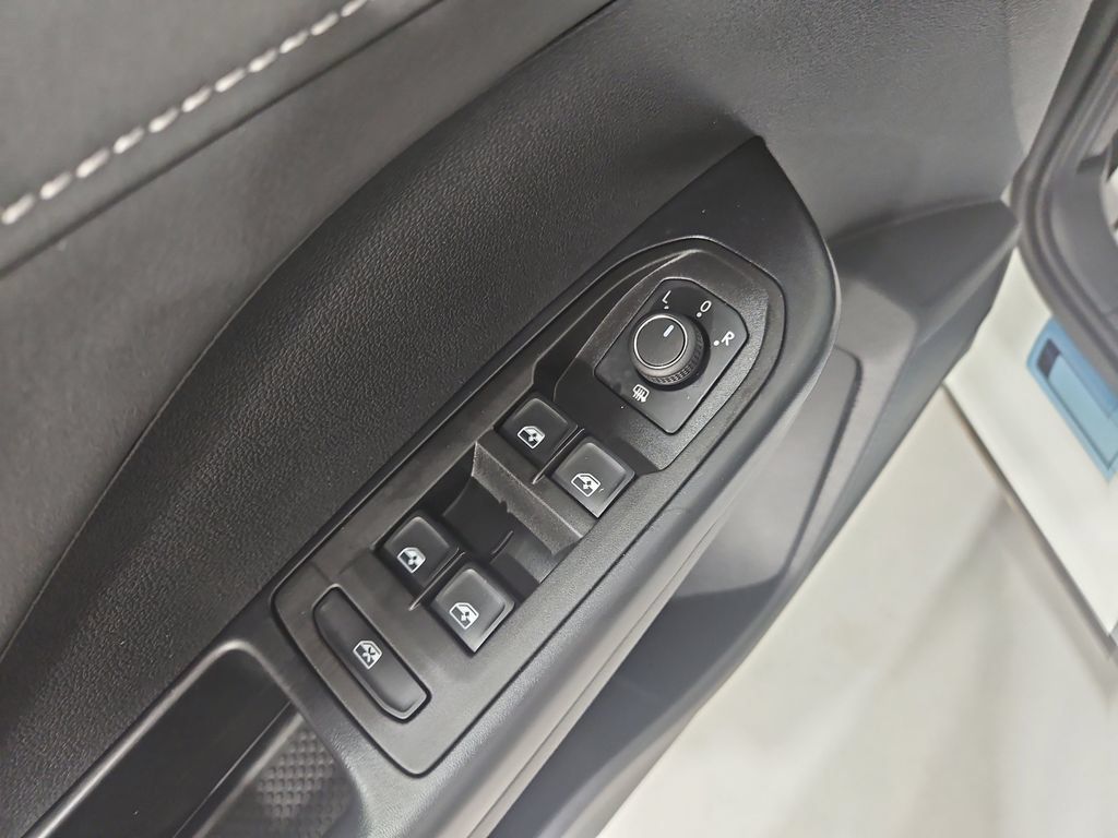 Used 2025 Volkswagen Taos SE FWD image 14