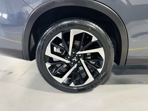 Used 2024 Mitsubishi Outlander SE image 12