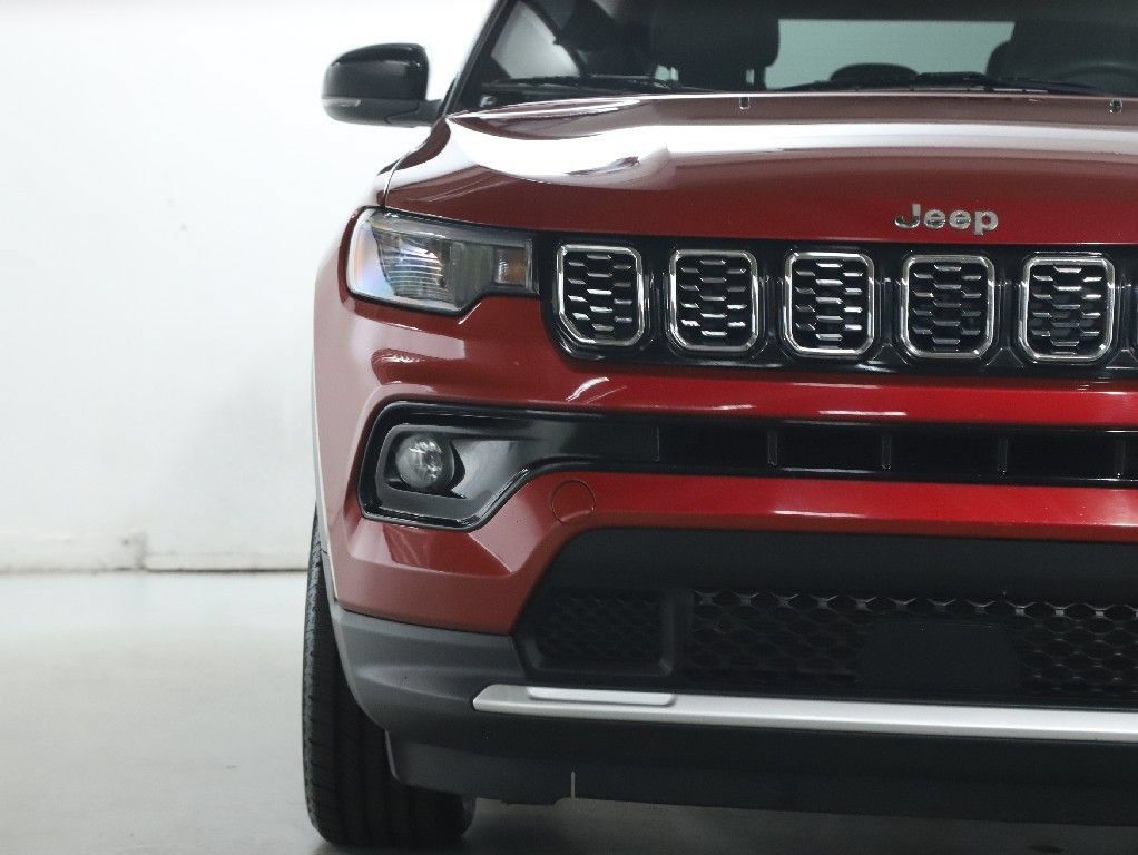 Used 2025 Jeep Compass Limited AWD/4WD image 6